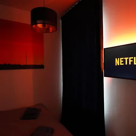 Apartment Amber Light Self-check-in